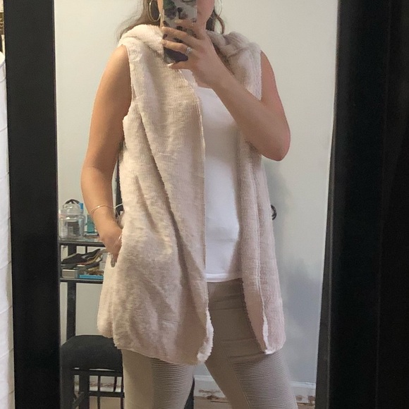 LAST ONE🔻 SOFTEST HOODIE VEST W/ POCKETS - Picture 3 of 4